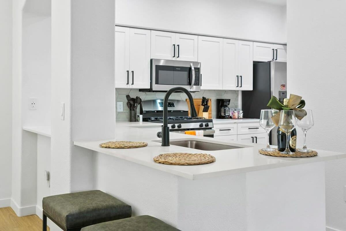 Cozysuites Glendale By The Stadium With Pool 02 Exterior foto